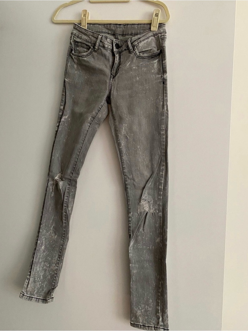 Grey Distressed Skinny Jeans